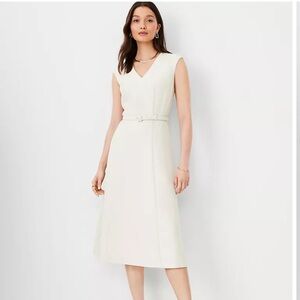 Ann Taylor’s Belted V-Neck Midi Dress in Fluid Crepe Sz 12
